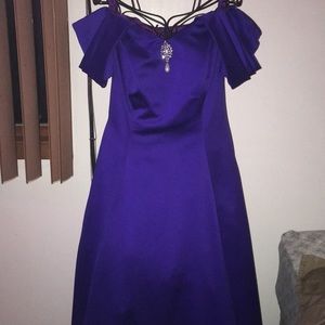 A elegant old-fashioned dress!